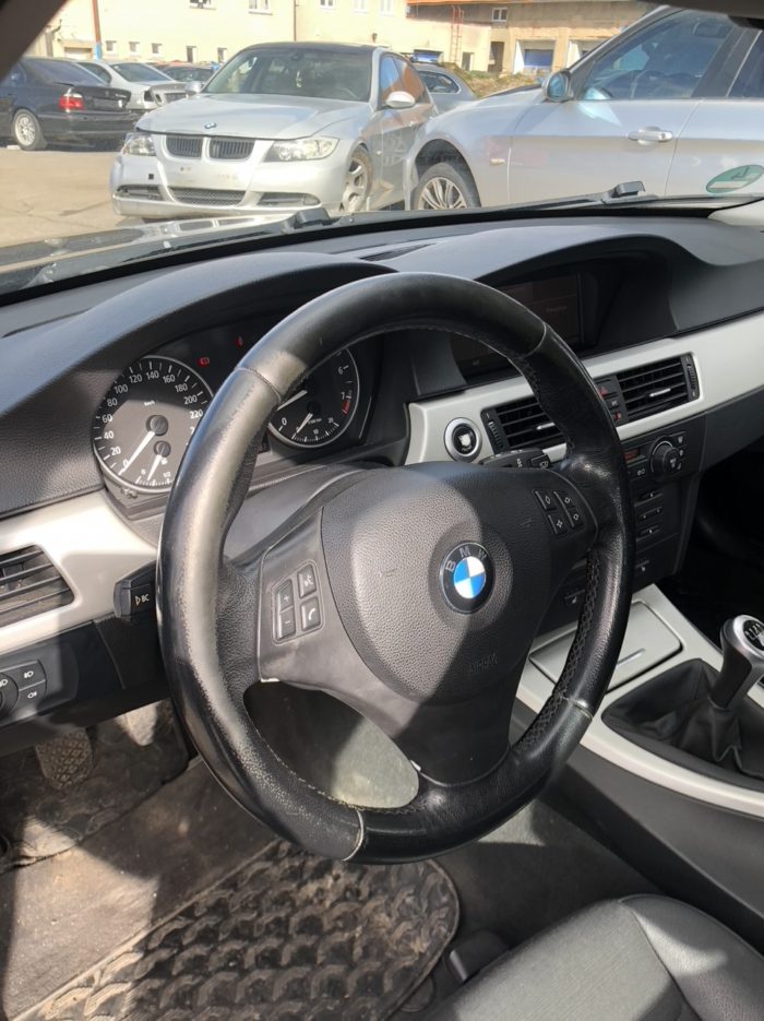 Prodám náhradní díly z BMW e91 325i 160kw manuál najeto 148t